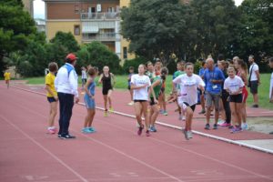 Una staffetta femminile della passata edizione